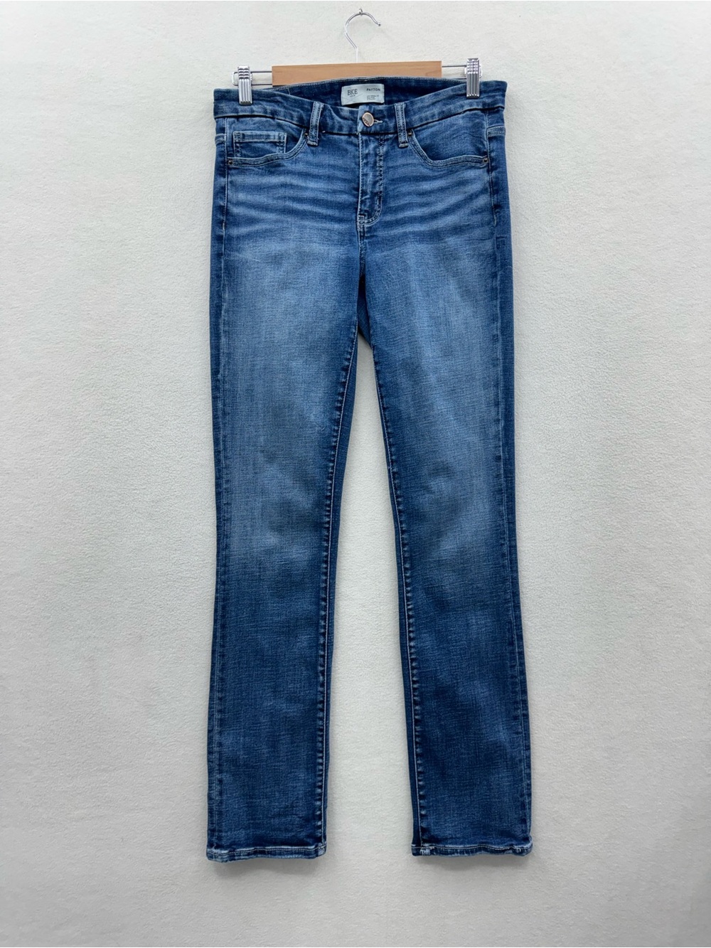 BKE Payton Women’s 28x32 Blue Wash Denim Straight Stretch Mid-Rise Jeans